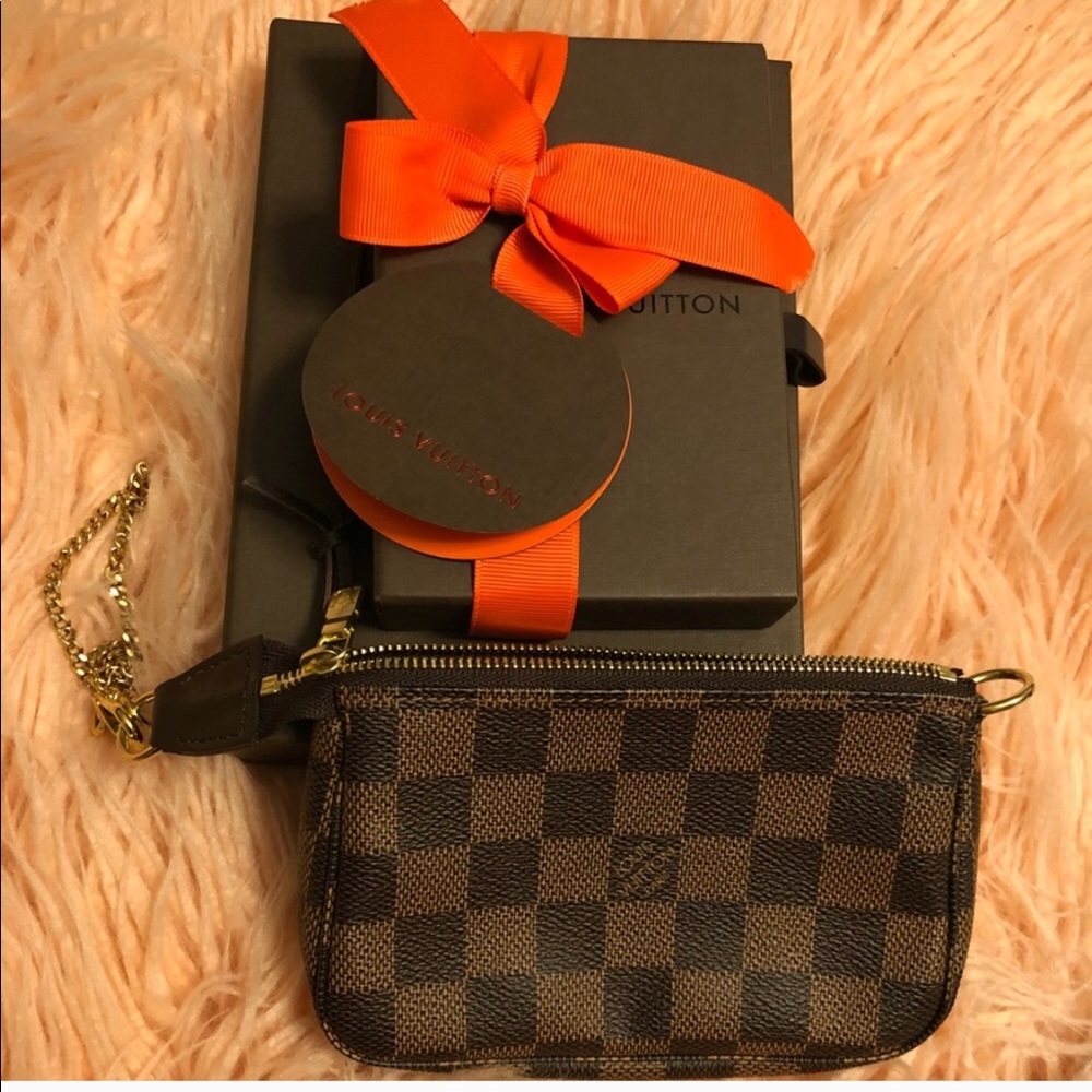 Louis Vuitton mini pochete